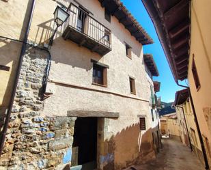 Vista exterior de Casa adosada en venda en Peñarroya de Tastavins amb Balcó