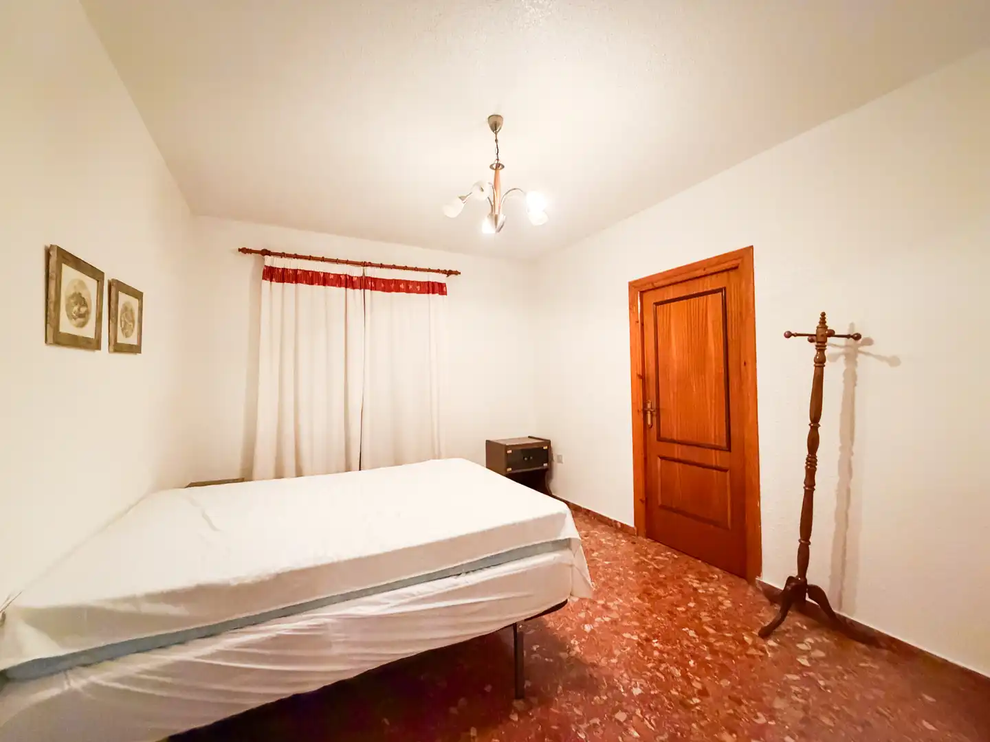 Habitación de Casa adosada en venta en Zújar con Calefacción, Terraza y Amueblado