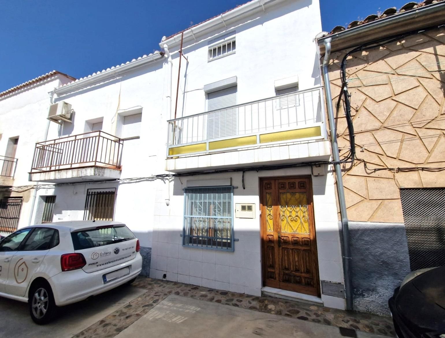 Vista exterior de Casa adosada en venda en Galisteo amb Balcó