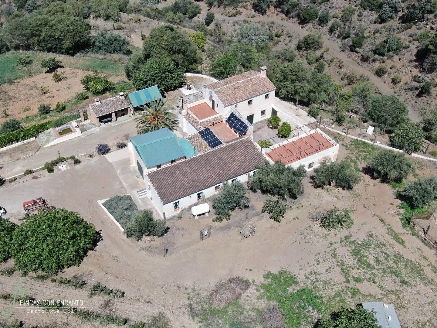 Vista exterior de Finca rústica en venda en Málaga amb Calefacció, Jardí privat i Piscina