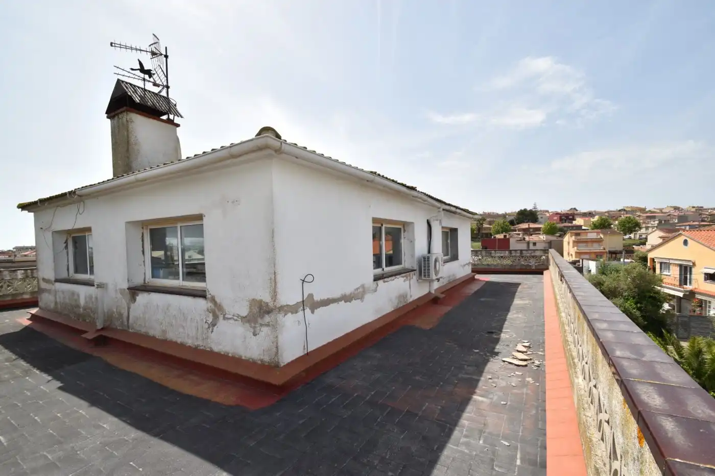 Exterior view of Country homes for sale in Vilanova i la Geltrú  with Terrace and Balcony