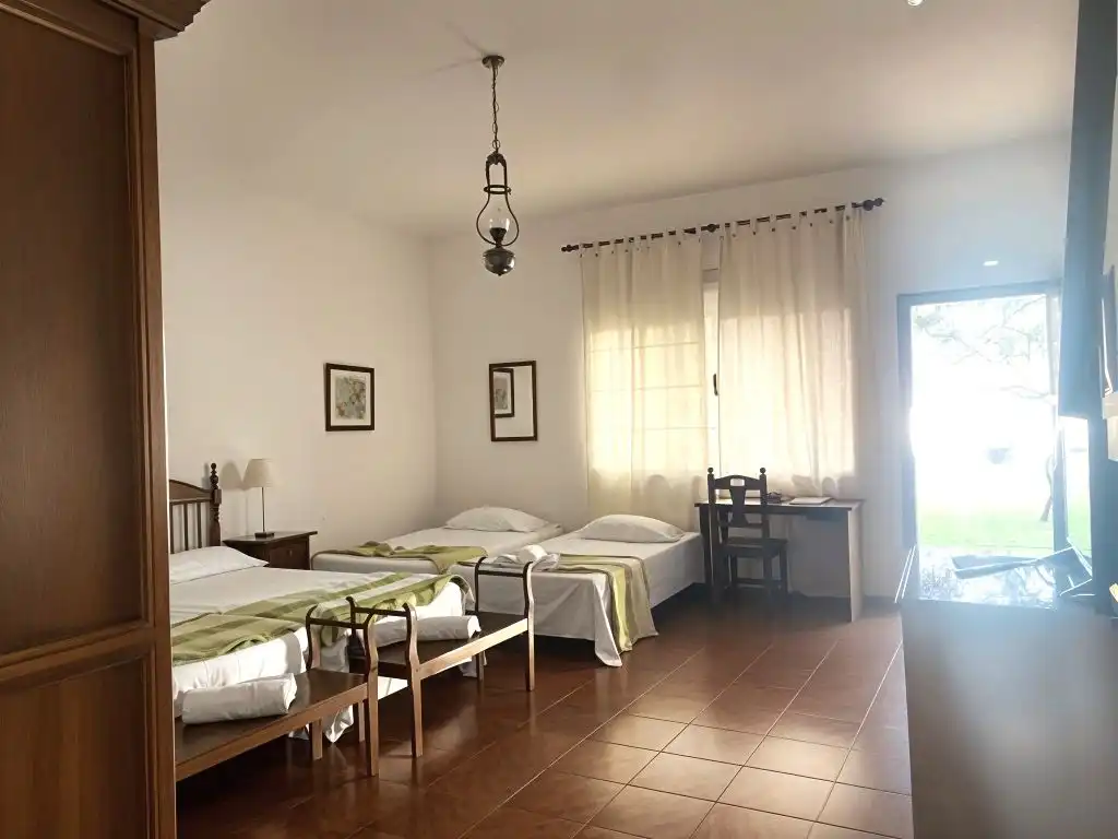Dormitori de Finca rústica en venda en Montijo amb Jardí privat, Piscina i Moblat