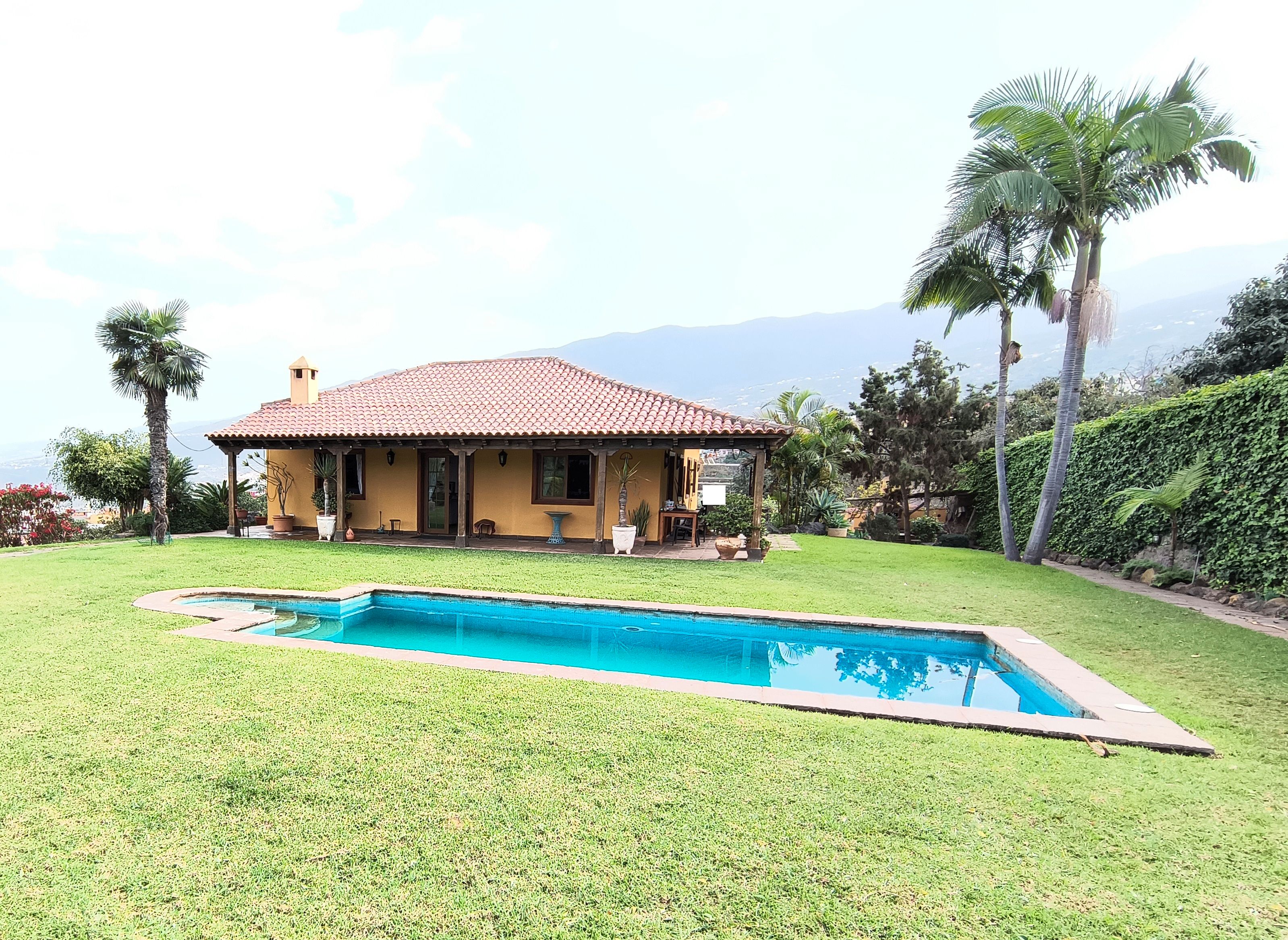 Piscina de Casa o xalet en venda en La Orotava amb Jardí privat, Parquet i Terrassa
