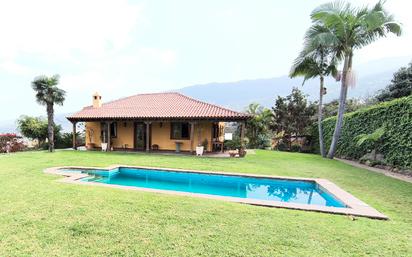 Piscina de Casa o xalet en venda en La Orotava amb Jardí privat, Parquet i Terrassa