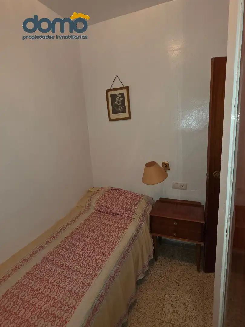 Dormitori de Pis en venda en Almería amb Moblat i Balcó
