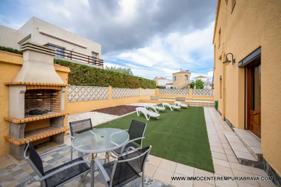 Chalet en venta en Requesens, imagen 2
