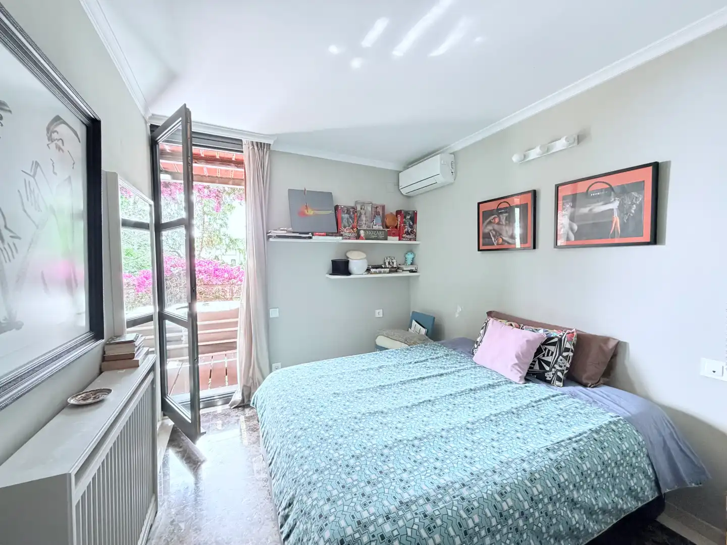 Schlafzimmer von Haus oder Chalet zum Verkauf in Castelldefels mit Klimaanlage, Heizung und Privatgarten
