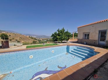 Landhaus mit Pool zum Verkauf in Centro