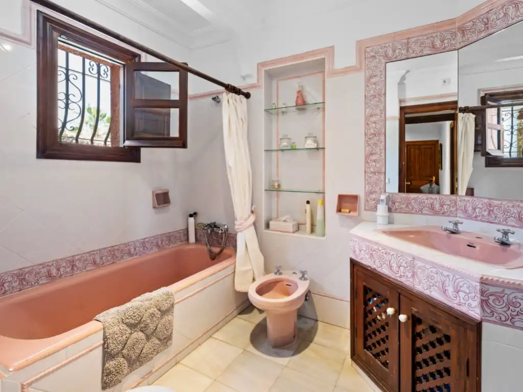 Bathroom of Houses for sale in Benalmádena