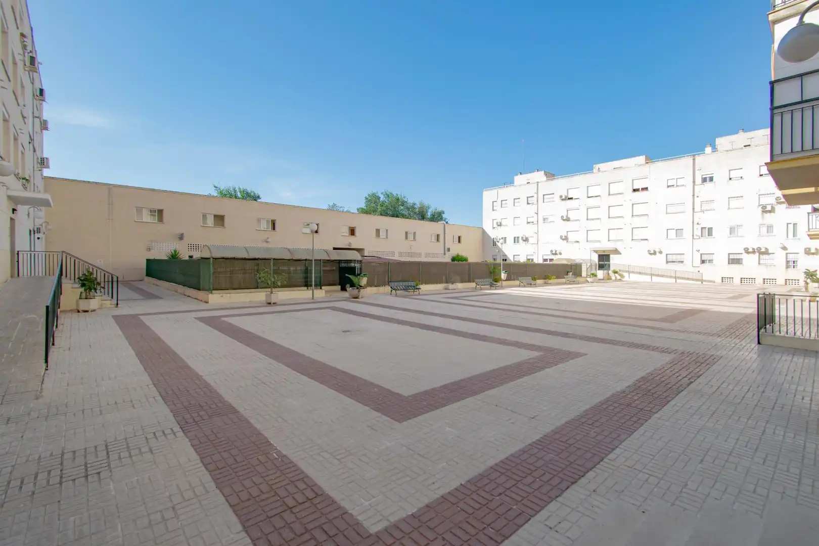 Exterior view of Flat for sale in Sevilla  with Air Conditioner, Heating and Community pool
