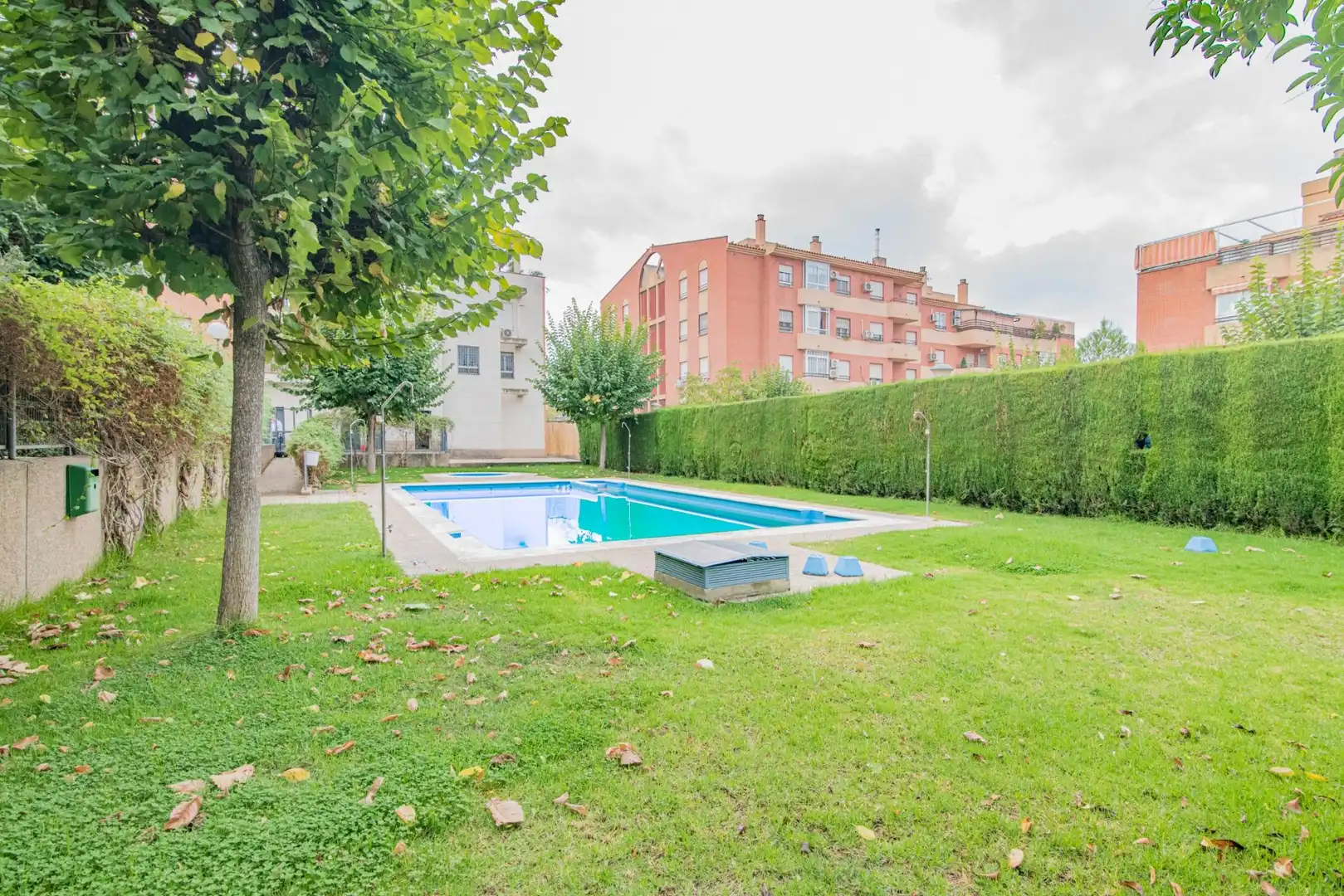Piscina de Pis de lloguer en Granada amb Calefacció, Terrassa i Moblat