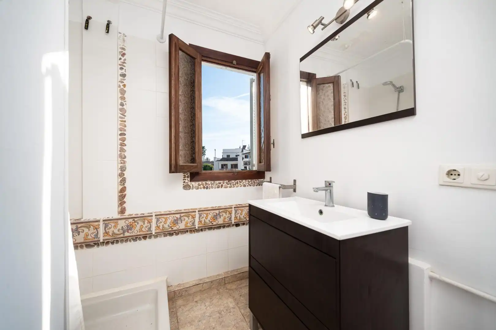 Badezimmer von Dachboden zum Verkauf in Alcúdia mit Möbliert und Balkon