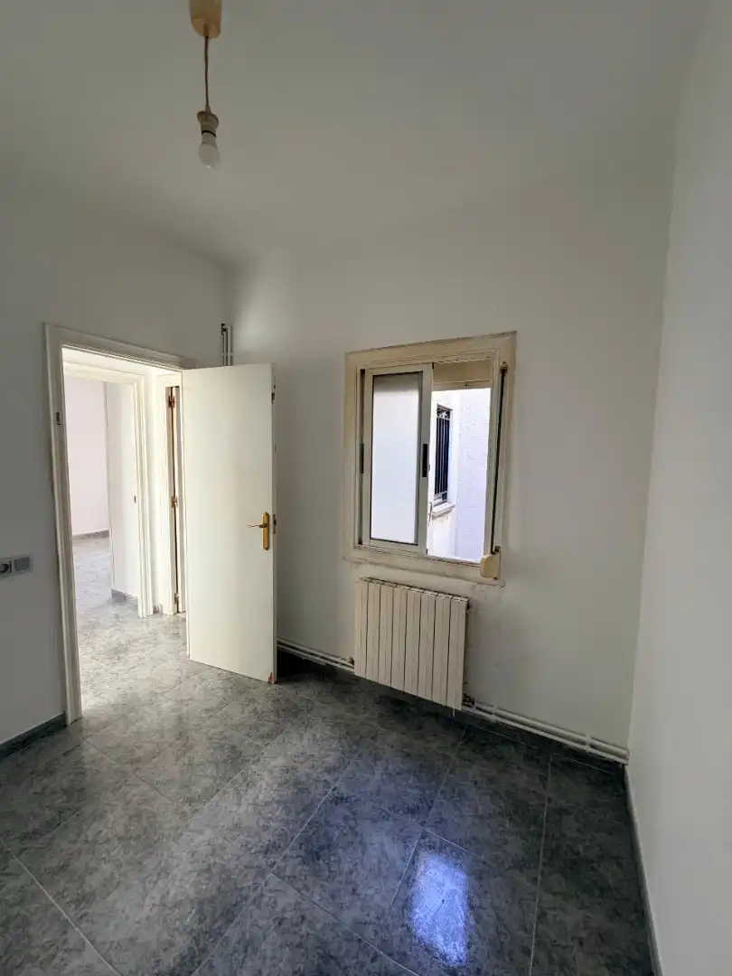 Habitación de Piso en venta en Terrassa con Balcón y Alarma