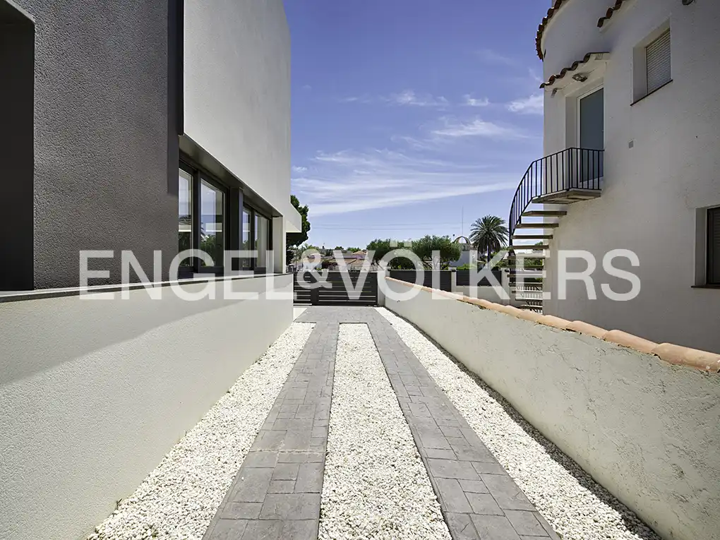 Terrassa de Casa adosada en venda en Empuriabrava amb Aire condicionat, Jardí privat i Terrassa