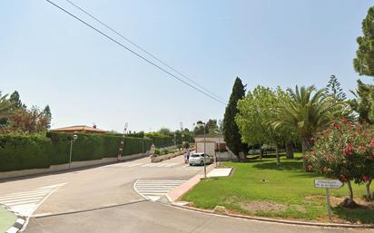 Vista exterior de Casa o xalet en venda en Picassent amb Jardí privat, Terrassa i Piscina
