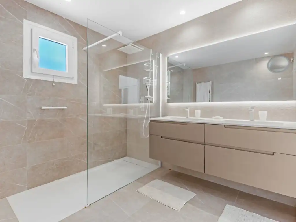 Houses for sale in Avenida Europa, Poble Nou - Montiboli