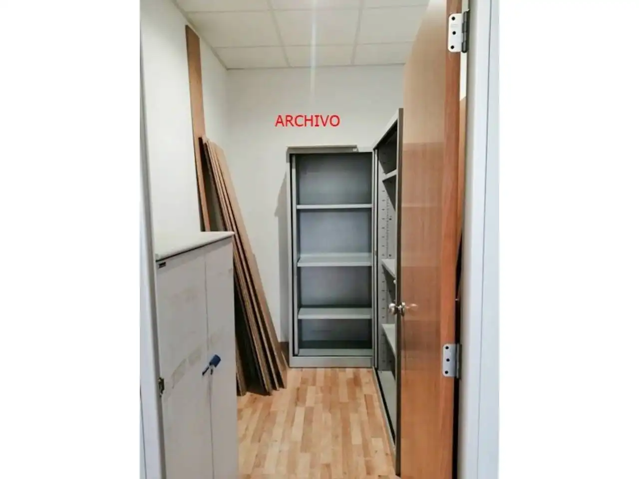 Büro zur Miete in Santa Perpètua de Mogoda mit Heizung und Alarm