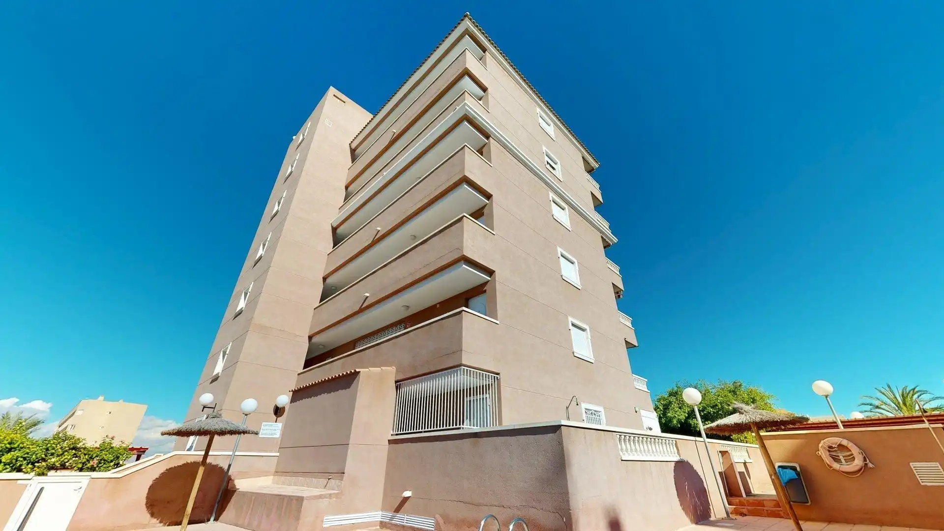 Außenansicht von Wohnungen zum Verkauf in Elche / Elx mit Klimaanlage, Terrasse und Möbliert