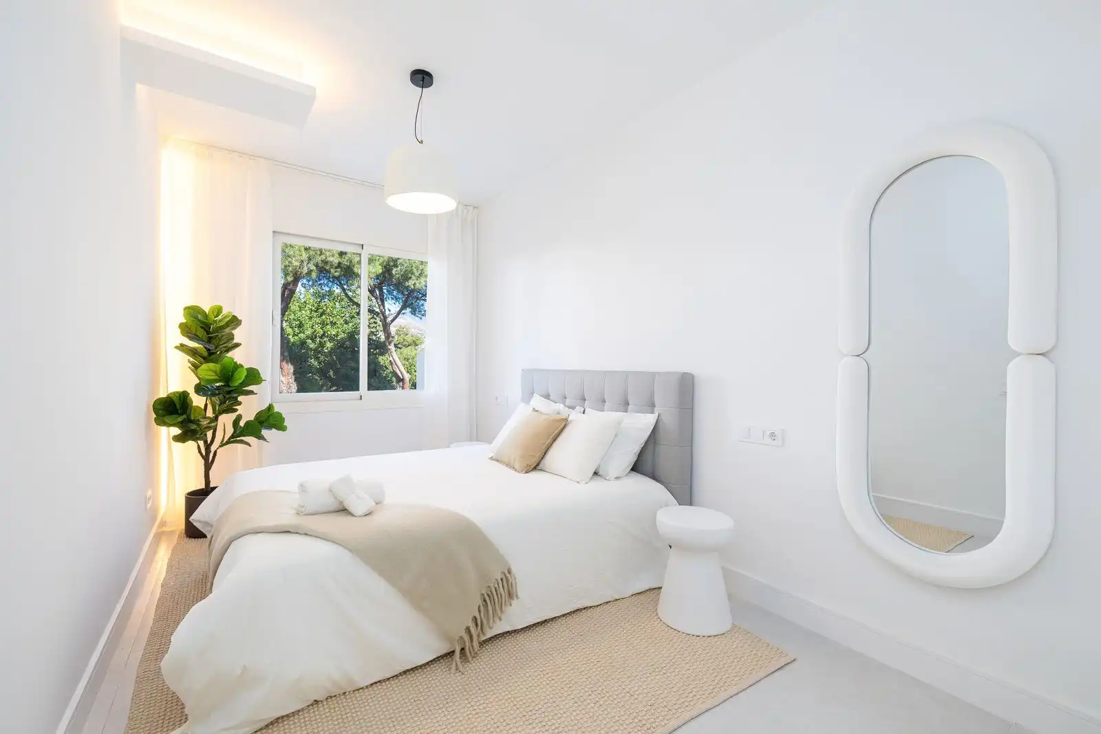 Schlafzimmer von Maisonette zum Verkauf in Marbella mit Möbliert und Gemeinschaftspool