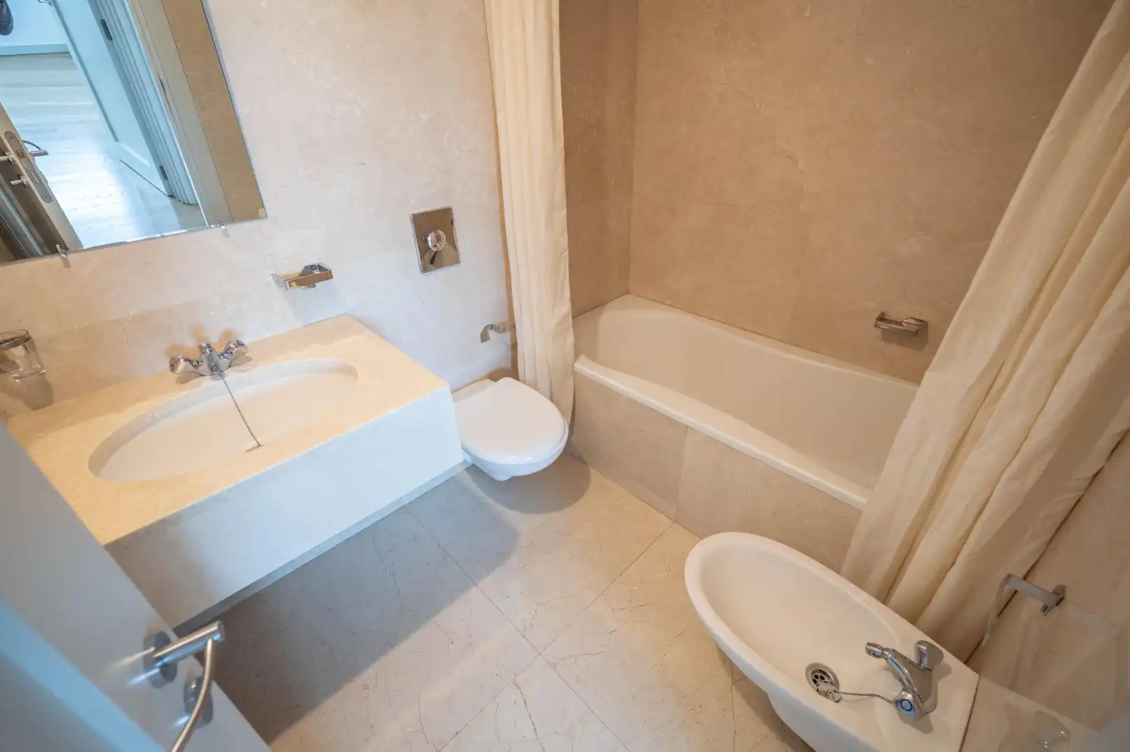 Baño de Piso en venta en Granada con Calefacción, Parquet y Alarma
