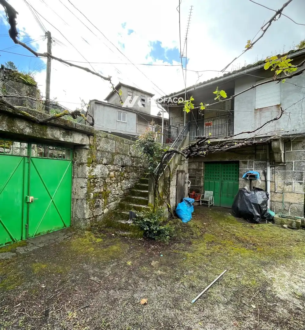 Vista exterior de Casa o chalet en venta en A Arnoia con Terraza, Trastero y Amueblado