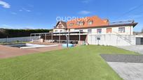 Piscina de Casa o xalet en venda en Mungia amb Calefacció, Jardí privat i Terrassa