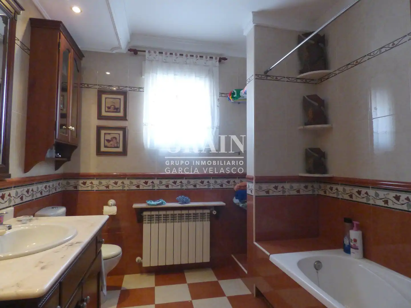 Bathroom of Houses for sale in Albacete  with Air Conditioner, Heating and Private garden