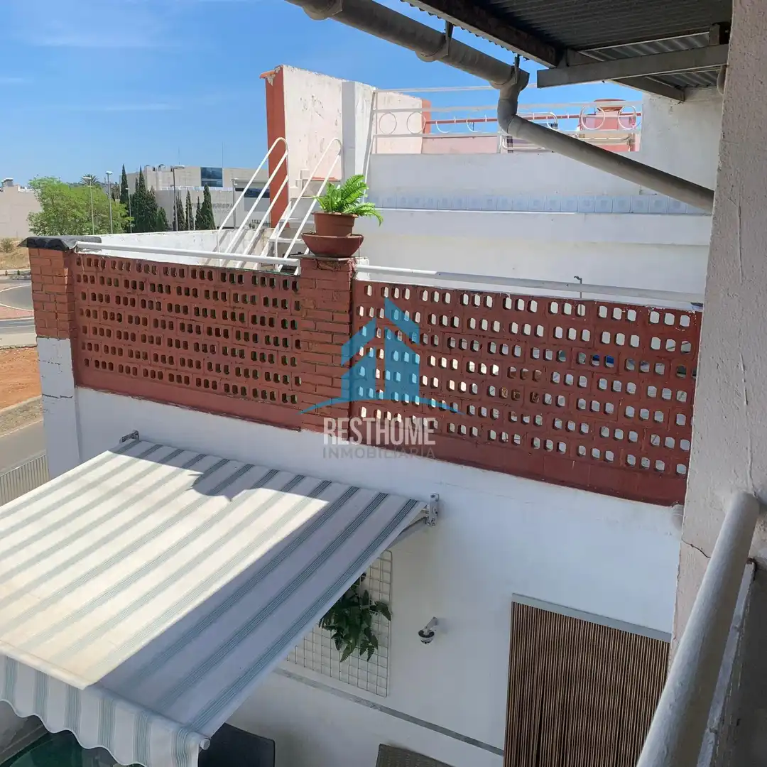 Vista exterior de Casa o xalet en venda en Carcaixent amb Aire condicionat, Terrassa i Moblat