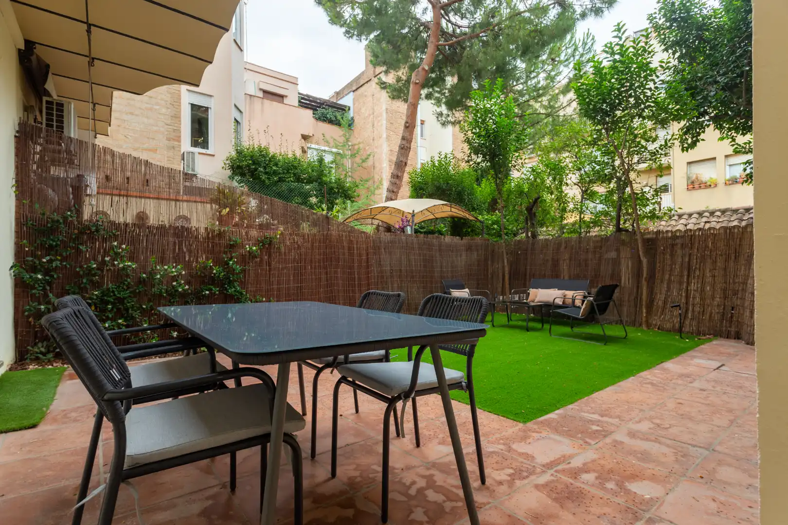 Bajo con jardín en venta en Carrer de Nil Fabra, imagen 4