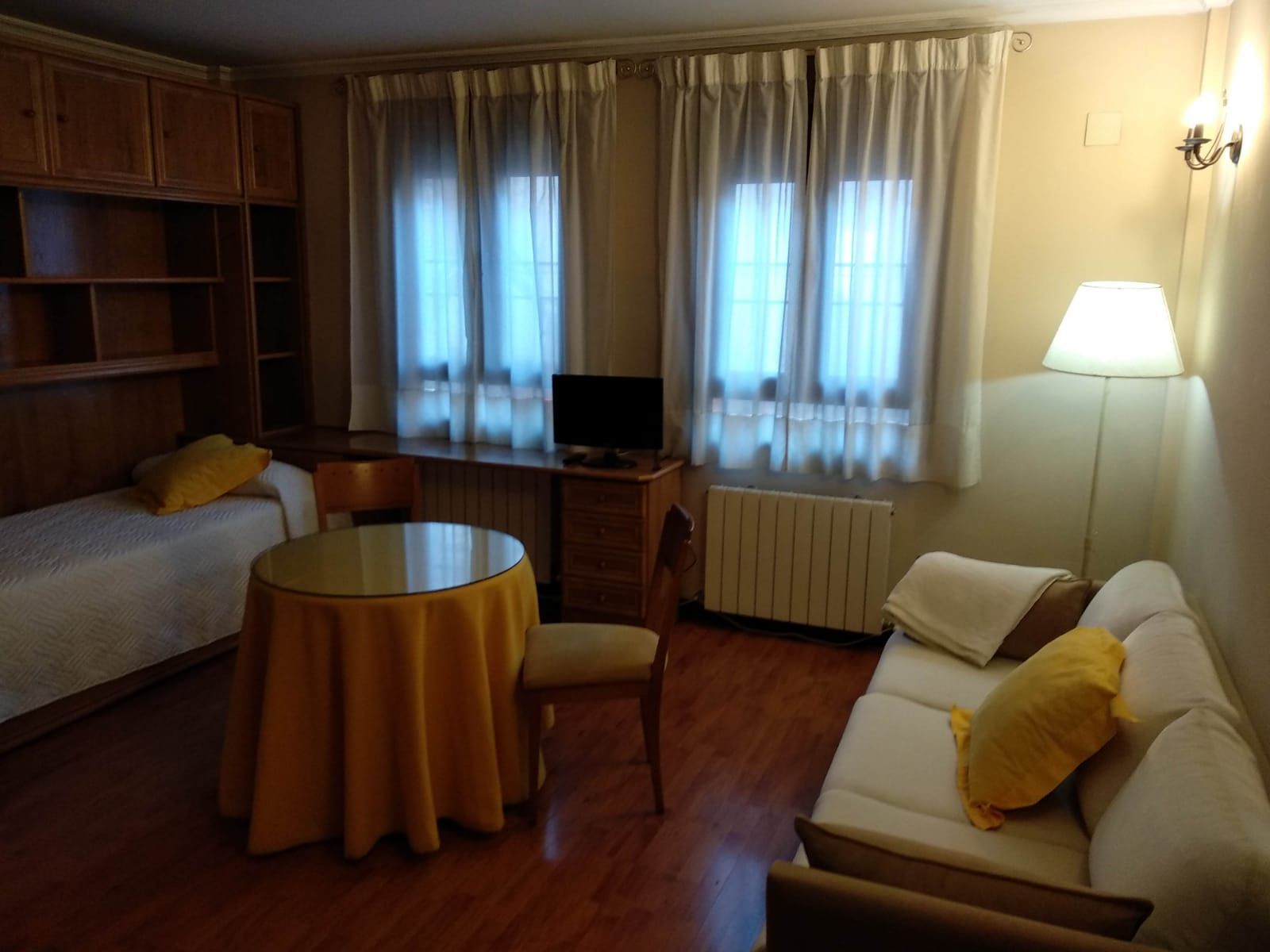Living room of Flat to rent in  Toledo Capital  with Heating, Parquet flooring and Furnished