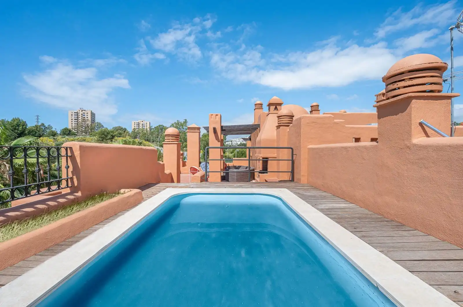 Piscina de Ático en venta en Marbella con Terraza, Trastero y Piscina comunitaria