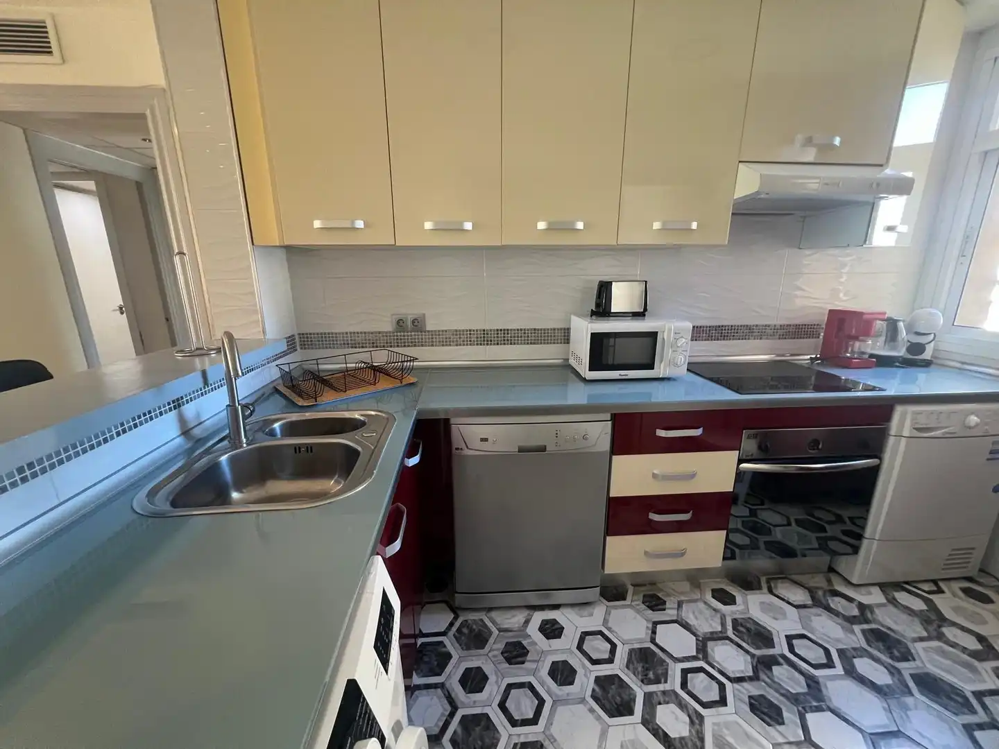 Küche von Wohnung zum Verkauf in Torremolinos mit Klimaanlage und Gemeinschaftspool