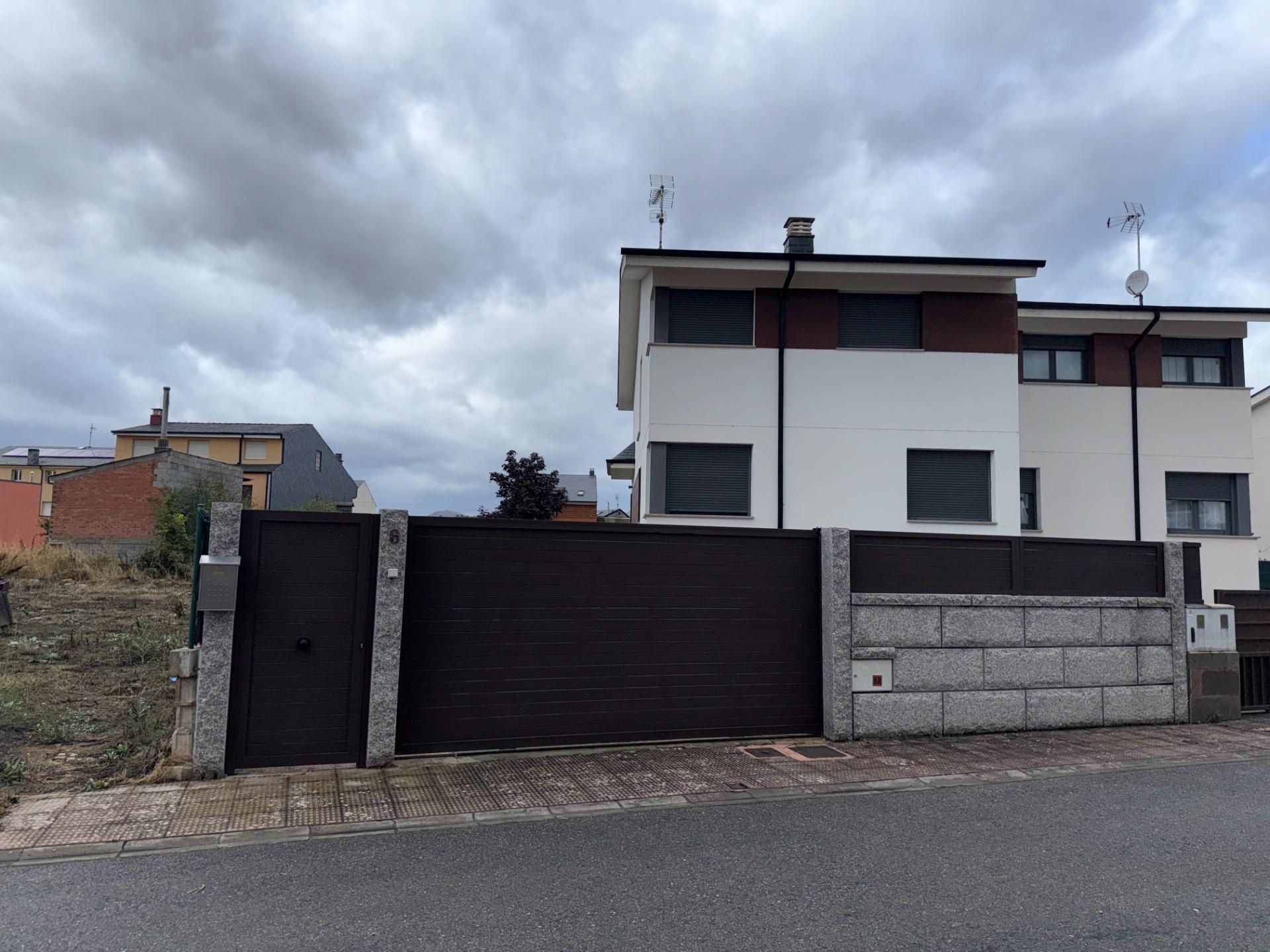 Vista exterior de Casa o chalet de alquiler en Cacabelos con Jardín privado y Terraza