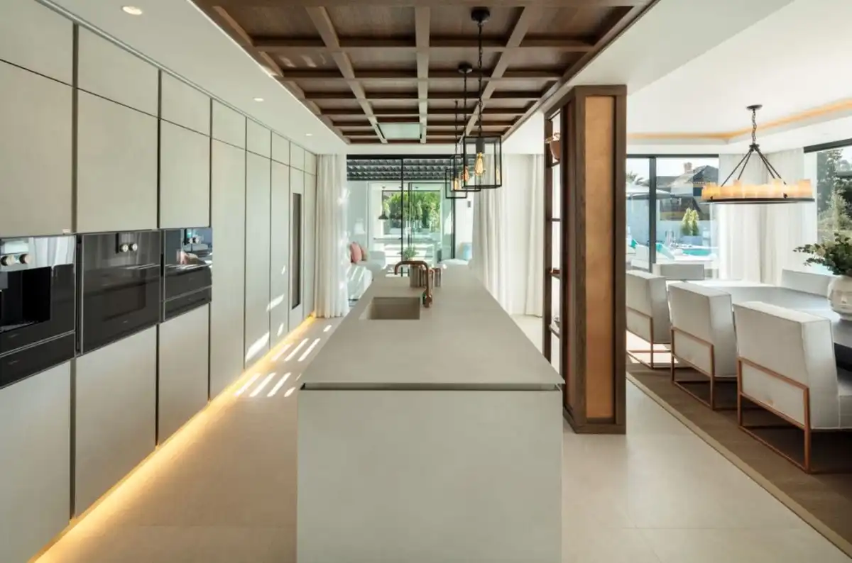 Chalet con piscina en venta en Nueva Andalucía, imagen 2