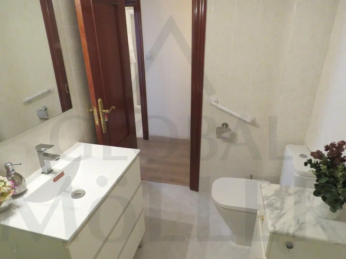 Baño de Piso en venta en Cartagena con Aire acondicionado, Amueblado y Horno