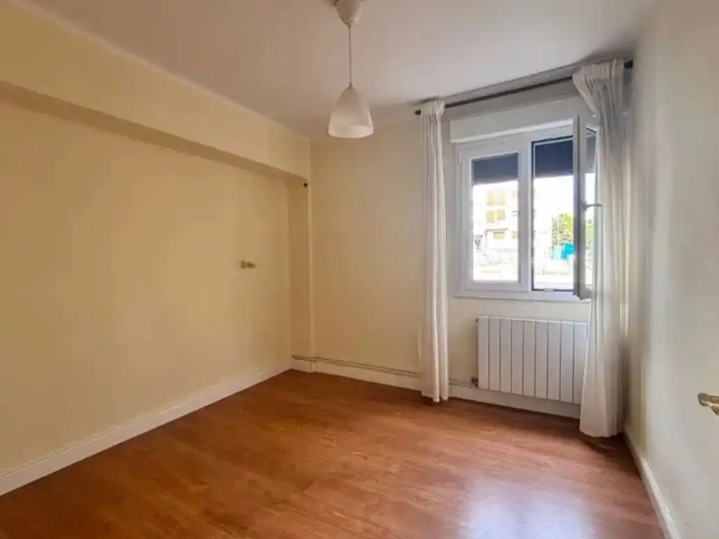 Bedroom of Flat for sale in Derio, Bizkaia