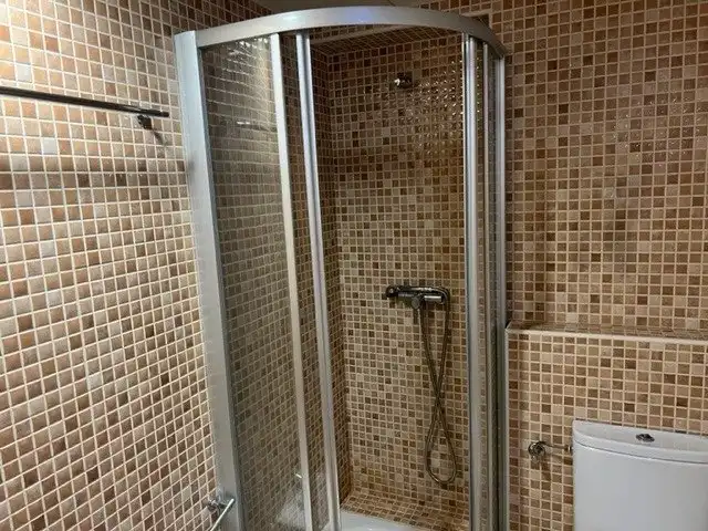 Badezimmer von Wohnungen zur Miete in Murcia mit Klimaanlage, Heizung und Parkett