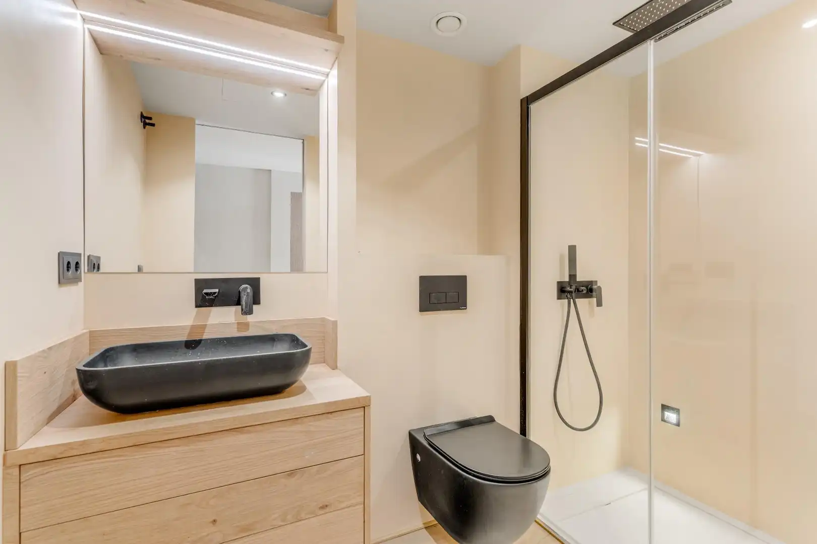 Bathroom of Flat for sale in Barcelona  with Air Conditioner, Heating and Parquet flooring