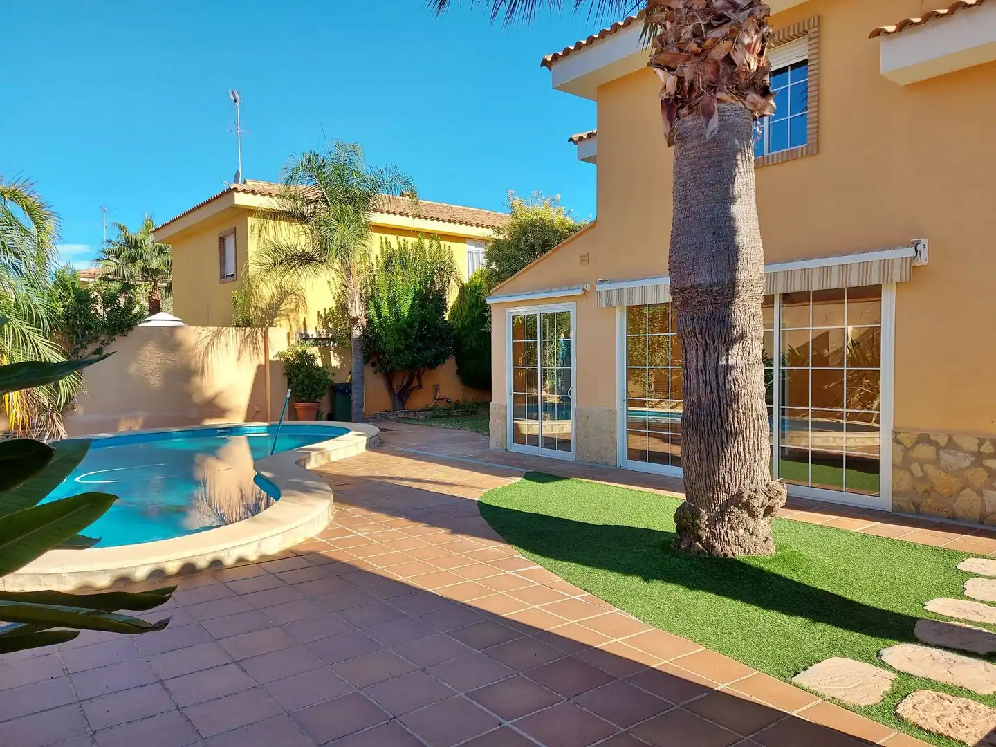 Exterior view of Houses for sale in La Pobla de Vallbona  with Air Conditioner, Heating and Private garden