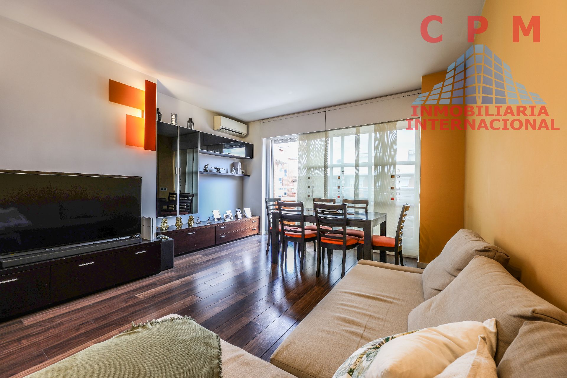 Sala d'estar de Àtic de lloguer en  Madrid Capital amb Aire condicionat, Calefacció i Parquet