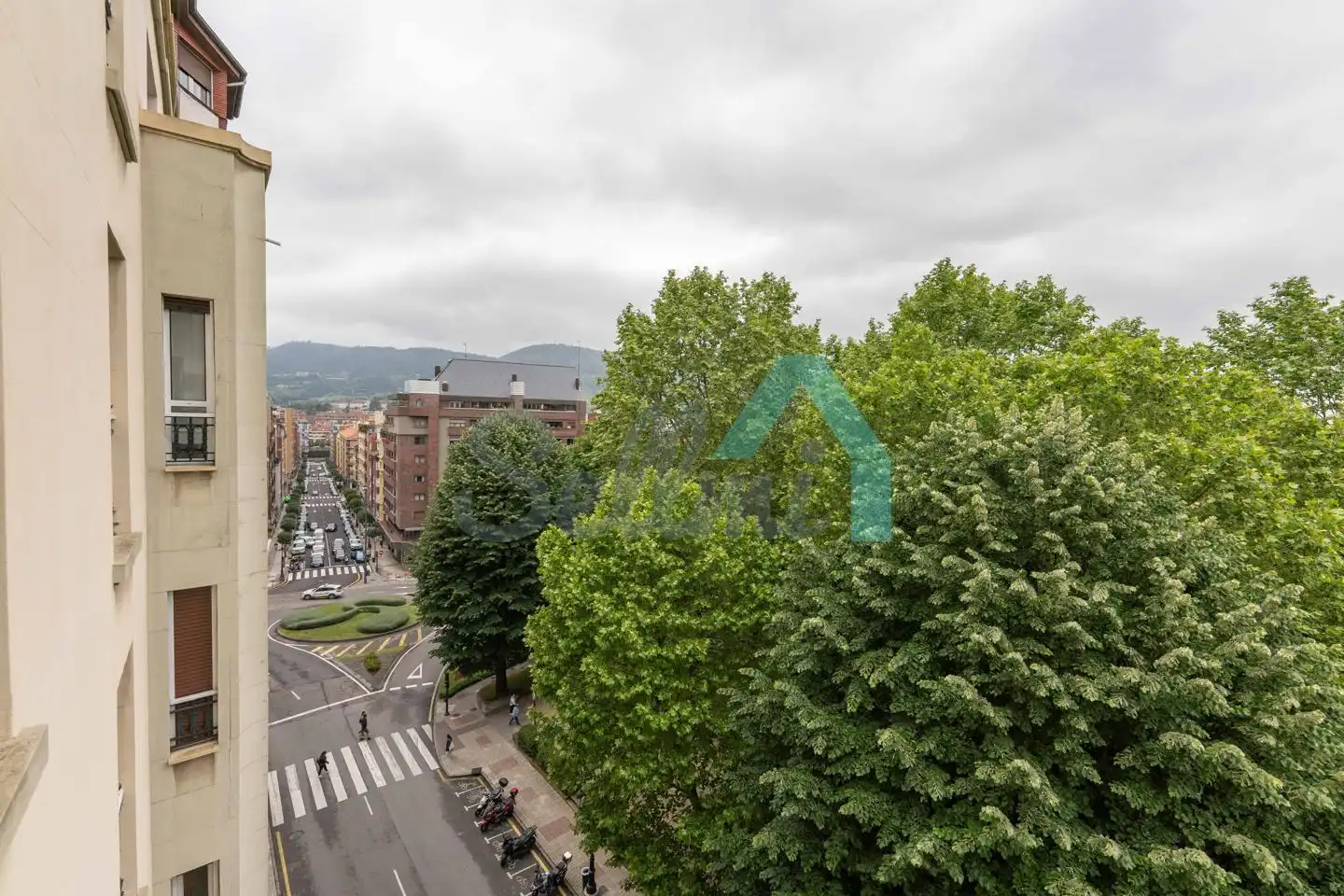 Exterior view of Flat for share in Oviedo   with Heating, Parquet flooring and Furnished