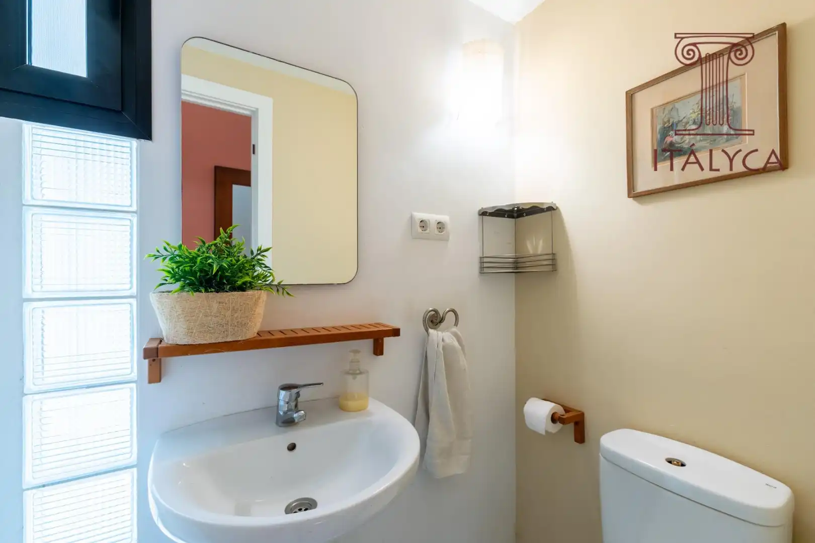 Bathroom of Houses for sale in El Castillo de las Guardas  with Private garden, Terrace and Community pool