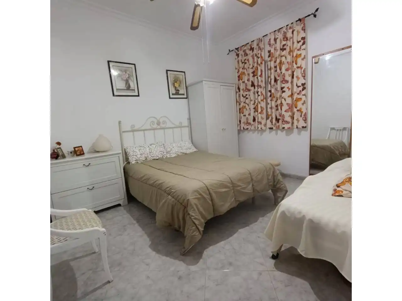 Habitación de Casa o chalet en venta en Carmona con Aire acondicionado, Calefacción y Jardín privado