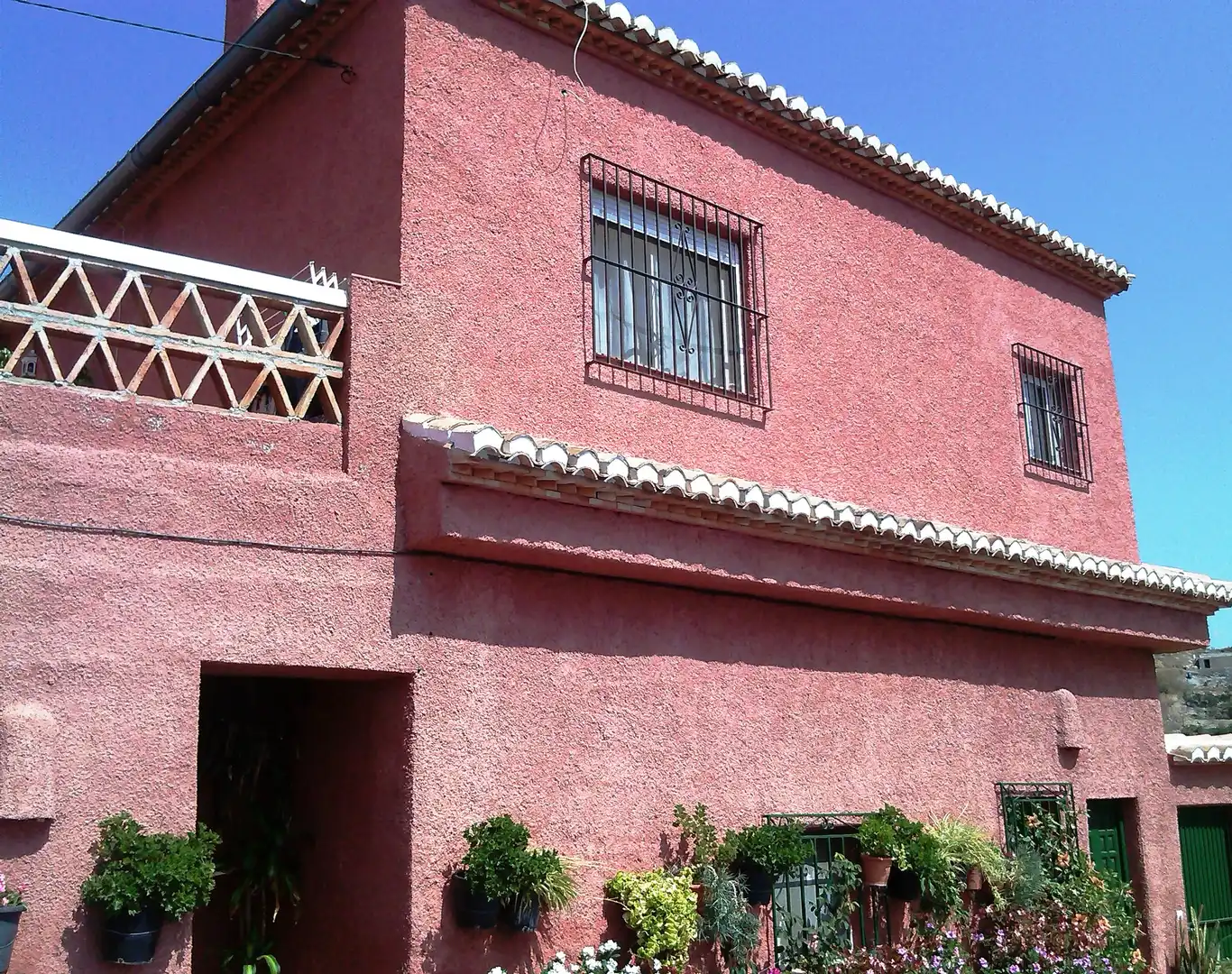Vista exterior de Casa adosada en venta en Almuñécar con Aire acondicionado, Terraza y Piscina
