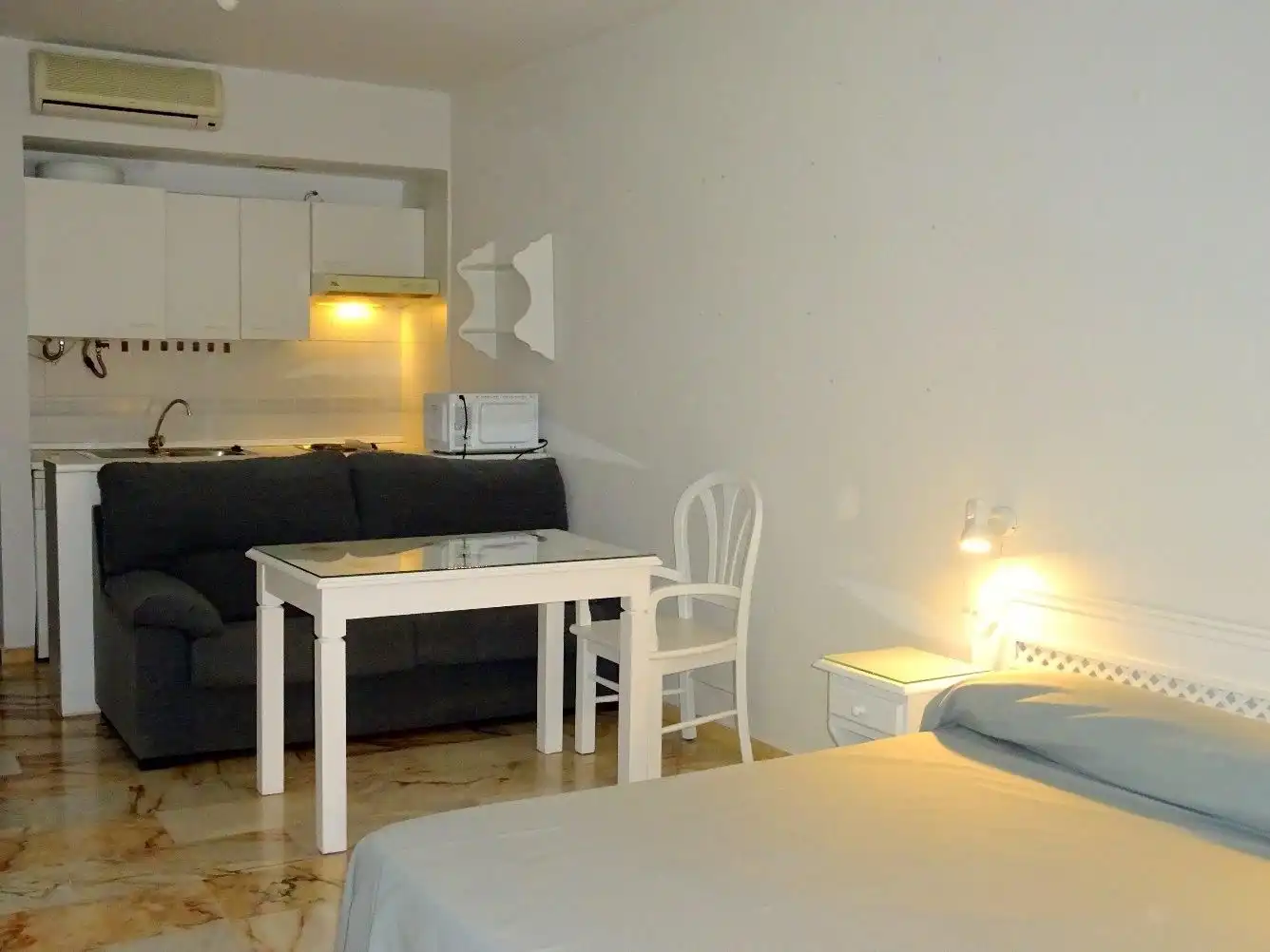 Habitación de Estudio de alquiler en Sevilla con Aire acondicionado, Calefacción y Amueblado