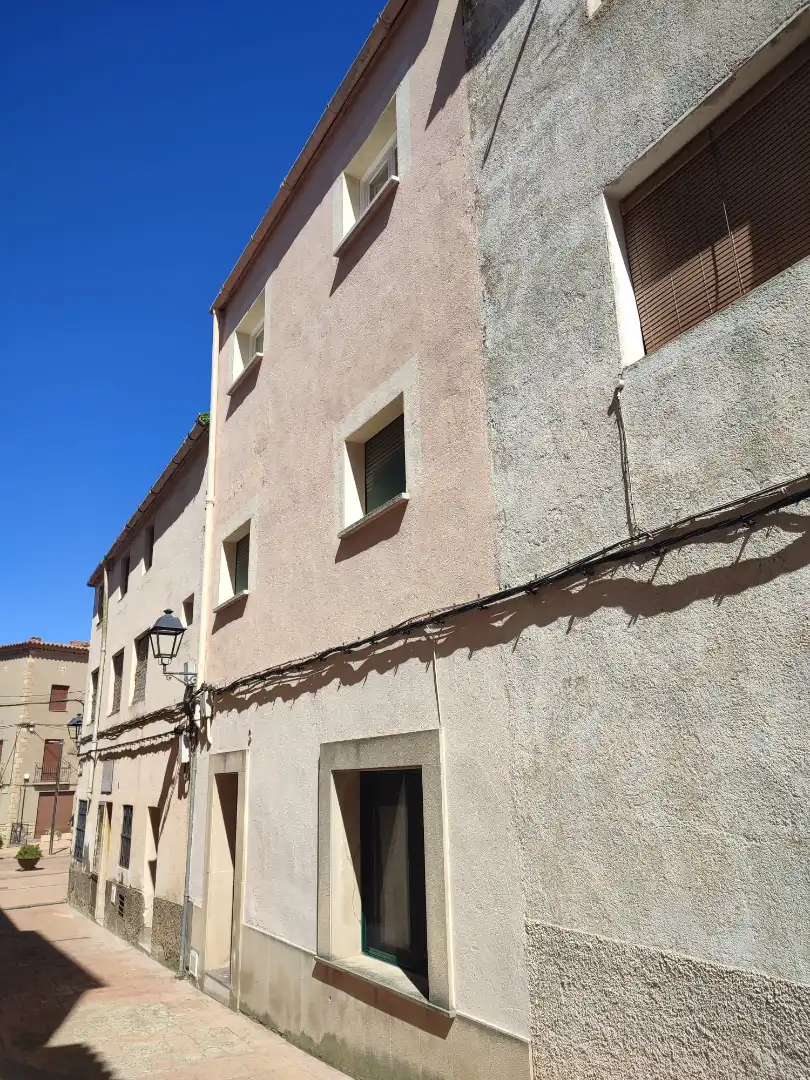 Vista exterior de Casa adosada en venda en Ulldemolins amb Calefacció, Jardí privat i Parquet