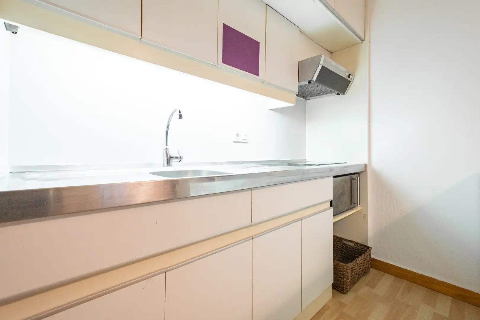 Küche von Wohnung zum Verkauf in Barcelona mit Klimaanlage und Heizung