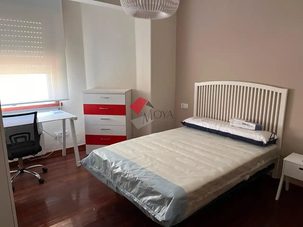 Schlafzimmer von Wohnungen zur Miete in Vigo  mit Heizung und Möbliert
