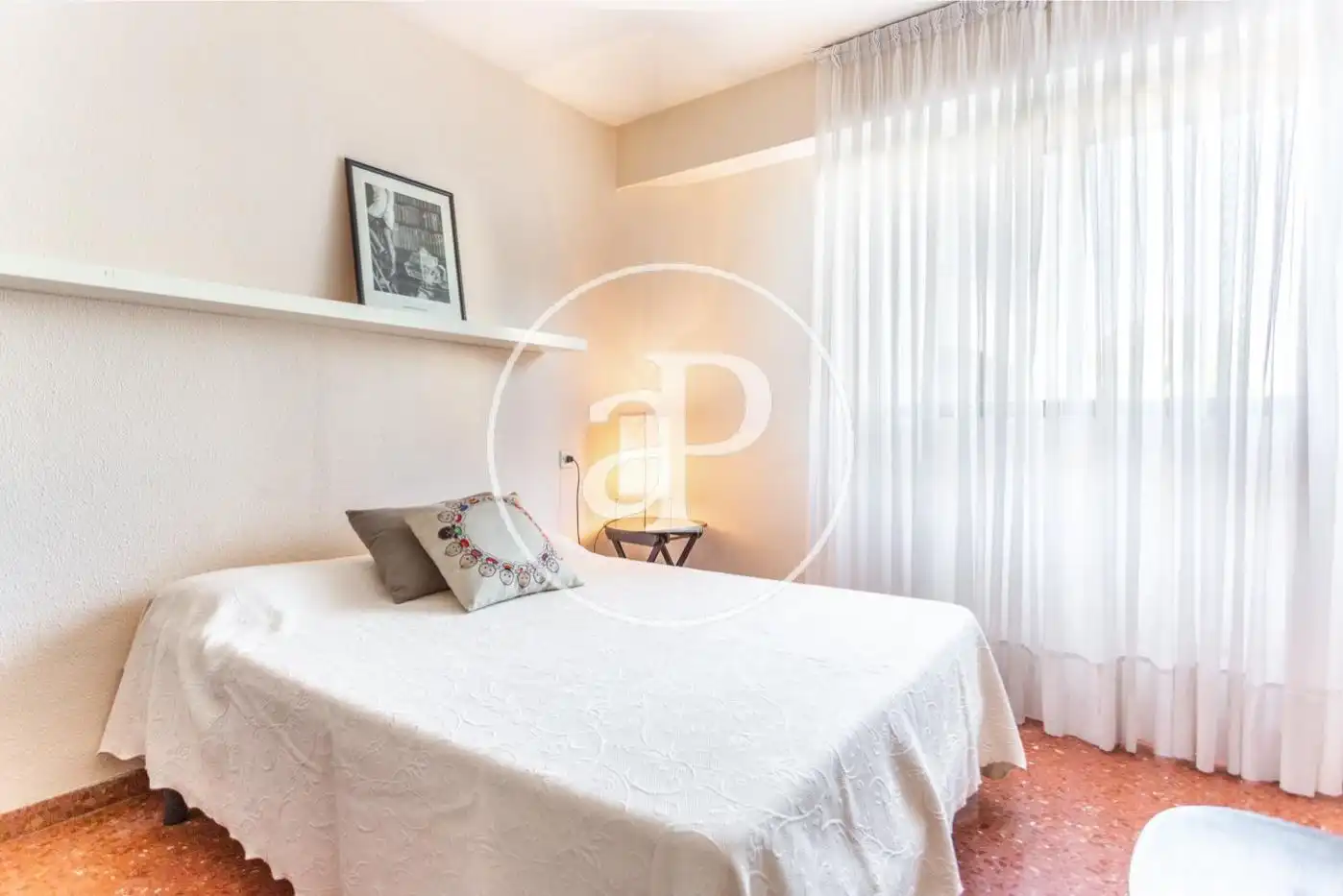 Habitación de Piso de alquiler en Valencia con Calefacción, Jardín privado y Amueblado