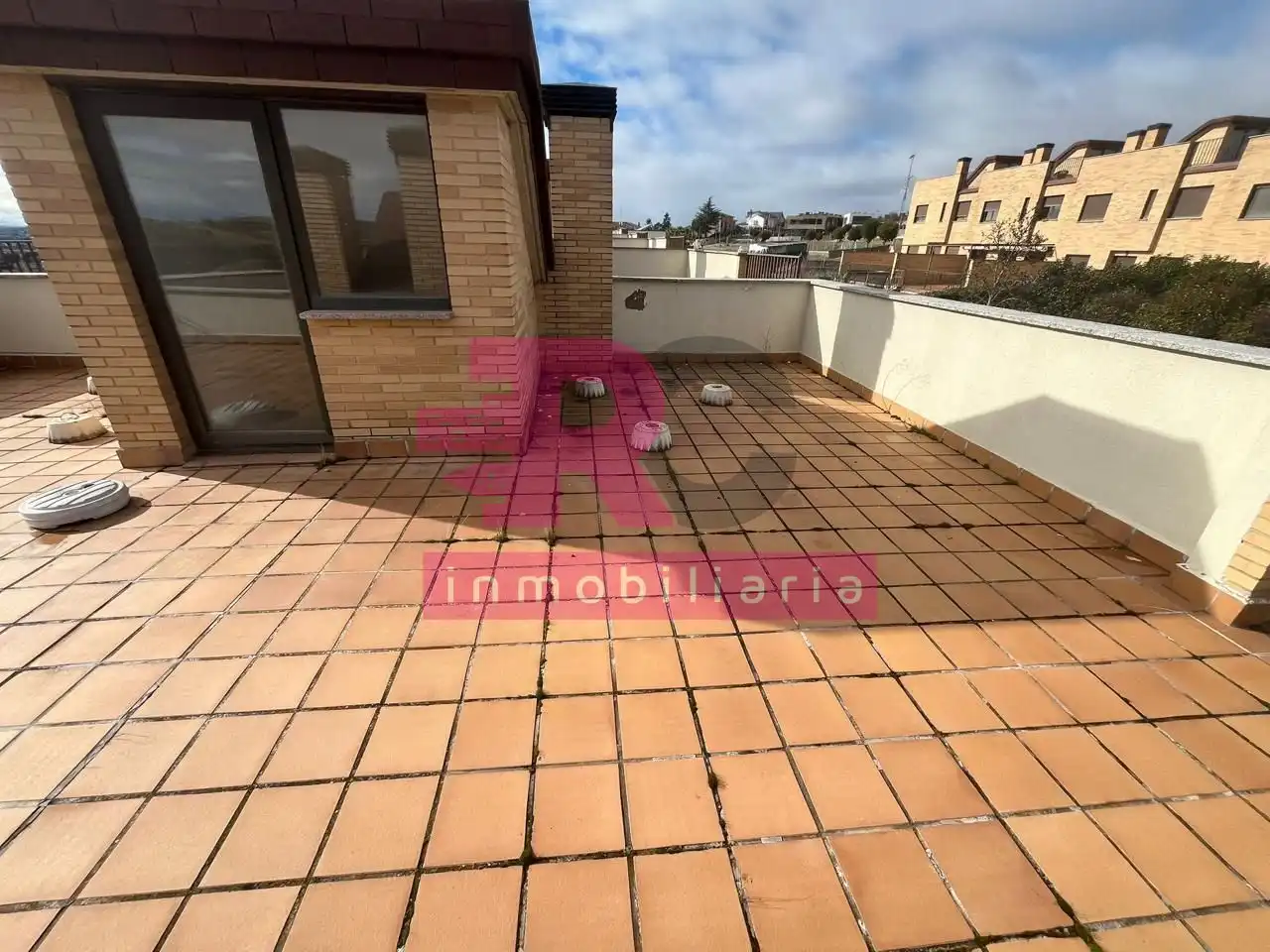 Terraza de Casa adosada en venta en Cabrerizos con Calefacción, Jardín privado y Piscina comunitaria